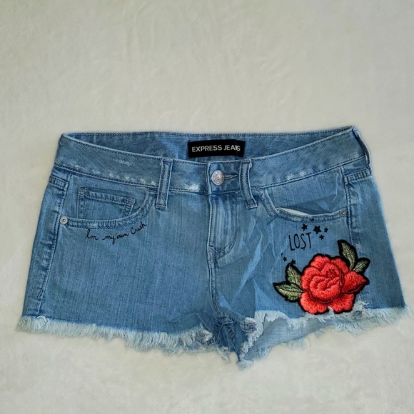 Express Distressed Raw Hem Rose Accent Blue Denim Shorts - Picture 1 of 3
